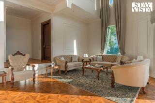 StayVista at Palais Vienna with Lawn, Bonfire & BBQ - 6