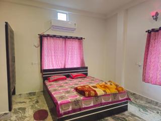 Pandit Devki Nandan Dharamsala & Guest House - 2