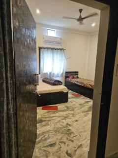 Pandit Devki Nandan Dharamsala & Guest House - 2