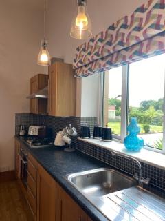 Spacious 2 Bed Retreat Includes a private Hot Tub in the Woodlands Wimborne - 9