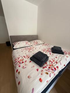 Moderný 1-izbový apartmán s terasou, raňajkami a parkovaním - Bratislava - 9