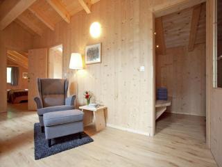 Grand Apartment in Mayrhofen with Infrared Sauna & Artistic Interiors - 6