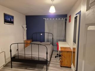 New Double room beside tramline - Citywest - 1