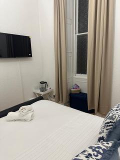 Edinburgh City Centre Double Room - 1