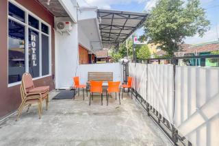 RedDoorz at Dimens House Sragen - Sragen - 8