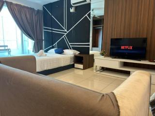 Mansion One Seaview Studio 4 pax Gurney - George Town - 0