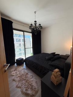Luxury One-Bedroom Apartment in Damac Tower Abdali prime Location Stunning View - Amman - 2
