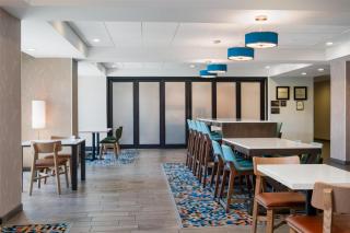 Hampton Inn by Hilton Turlock - 4