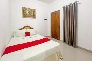 RedDoorz at Dimens House Sragen - 0
