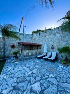 Villa Paradise - Stonewood Traditional - 1