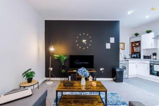 Pool Table, Stunning 2Bed Apt, Central Location - Liverpool - 2