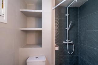 The Portside Getaway - 2BR, 2BA Duplex in Piraeus - Piraeus - 2