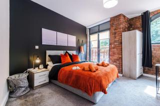 Pool Table, Stunning 2Bed Apt, Central Location - 9