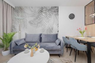 Grzybowska Stylish Apartment with Air Conditioning in Warsaw Wola by Noclegi Renters - 4