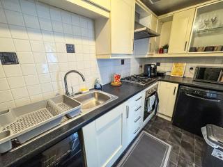 Spacious Beautiful London 2 Bedroom Apartment - 2 Bathrooms - 7