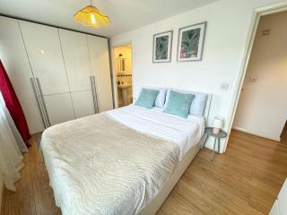 Spacious Beautiful London 2 Bedroom Apartment - 2 Bathrooms - 4