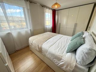 Spacious Beautiful London 2 Bedroom Apartment - 2 Bathrooms - 1