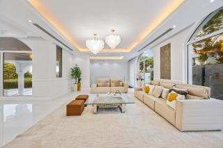 Luxury Villa with Pool, Cinema & Spa - Jumeirah Golf - 1