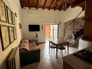 Mansarda con balcone nel cuore di Brenzone sul Garda - 9