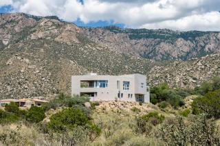 Luxury 4BR Retreat with Mountain views - Sandia Park - 6