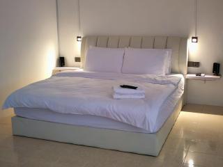 23 Inn Kingbed Room with Balcony - 5