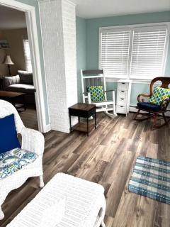 Just Moments From The Causeway Bridge This Charming Spacious Five-Bedroom 2 Bath Home Is Located In Ship Bottom On The Island Of Lbi, Wifi,, - Ship Bottom - 3