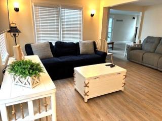 Just Moments From The Causeway Bridge This Charming Spacious Five-Bedroom 2 Bath Home Is Located In Ship Bottom On The Island Of Lbi, Wifi,, - Ship Bottom - 2