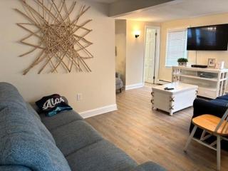 Just Moments From The Causeway Bridge This Charming Spacious Five-Bedroom 2 Bath Home Is Located In Ship Bottom On The Island Of Lbi Wifi - 2