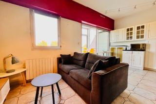 Nice studio with terrace near the beach - 0