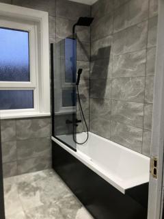 Modern and stylish 3 bedroom 2 bathroom west end house with Free WiFi and parking - - 5