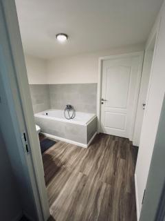 Ruime suite met privé ingang en badkamer - 3