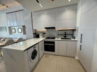 Stylish 1BR Skyline Views JVC Dubai - 3