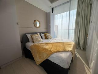 Stylish 1BR Skyline Views JVC Dubai - 1