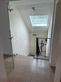 MODERN, VOLLAUSGESTATTET, GROßER PARKPLATZ, 6 ZIMMER - Bielefeld - 4