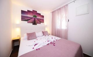 LON-D10 Hotel - 1