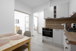 Apartment with 2 bedrooms with kitchen near metro - Praag - 2