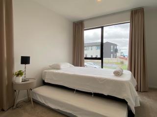 Brand-New Large house Castlebane Drive - Auckland - 5