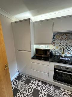 Marina Flat, Swansea - Perfect Location - 3