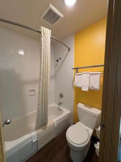 Pepper Tree Inn - Beaverton - 8