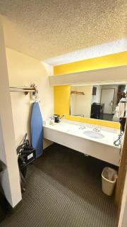 Pepper Tree Inn - Beaverton - 6