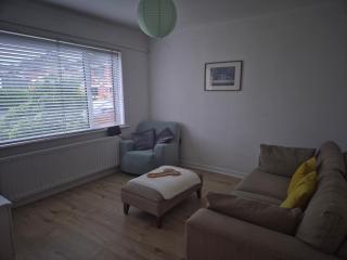 2 bed room house available with free parking - 7
