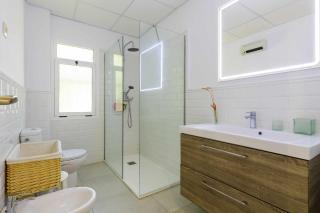 Casa San Rafael, magnífico chalet con gran jardín - Navajas - 9