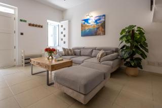 Charming Sliema Townhouse with Modern Comforts - 9