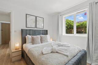 Two Bed Serviced Apartment - London - 6