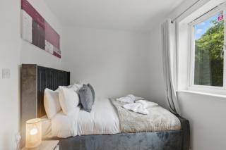 Two Bed Serviced Apartment - London - 5