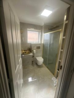 Spacious House - Hatch End - 5