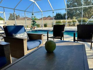 Coconut Courtyard, Tiki Hot Tub, Private Pool & Courtyard Retreat - 9