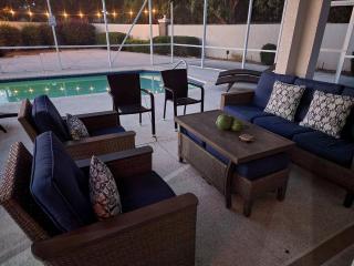 The Coconut Courtyard-Private saltwater Pool modrn - Dallas - 5