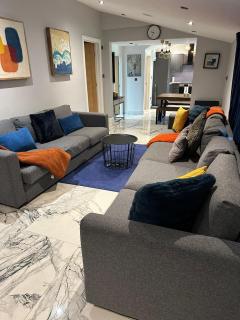 Jacuzzi Retreat in Watford - 9