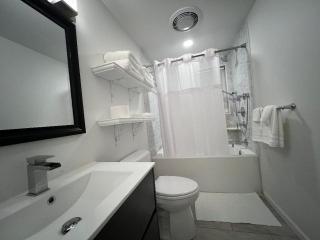 Charming home just steps from Greenwich Ave and train - Greenwich - 4